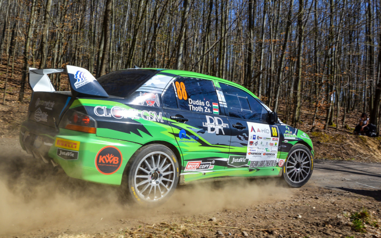 Rally: Sok megpróbáltatás után mégis a célban!