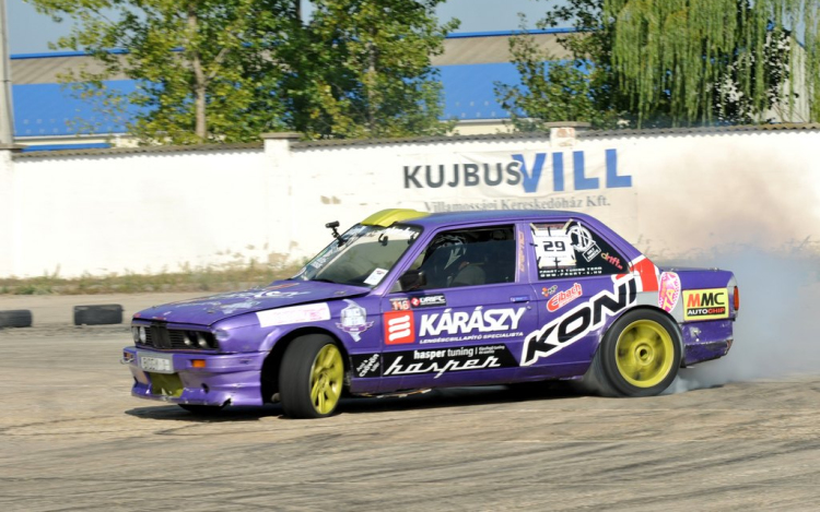 Biggy aki megküzdött a bajnokautóval