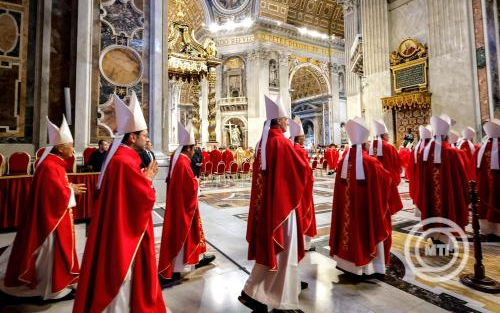 Pápaválasztás - Szentszéki szóvivő: a bíborosok szerint a következő pápának az emberekhez közeli pásztornak kell lennie
