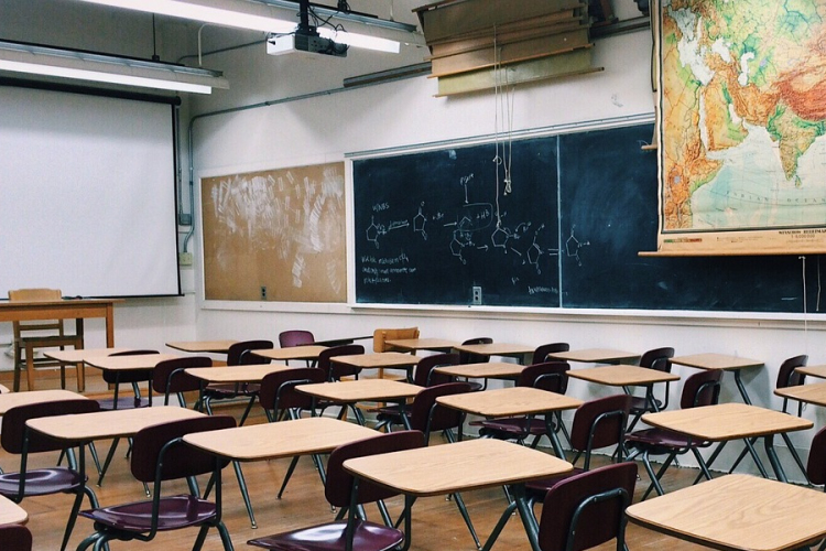 Pedagóguskar: az első négy évfolyamnak lehetne kinyitni az iskolákat 